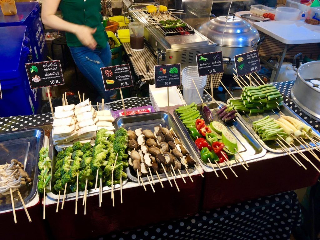 Rot Fai Market Ratchada