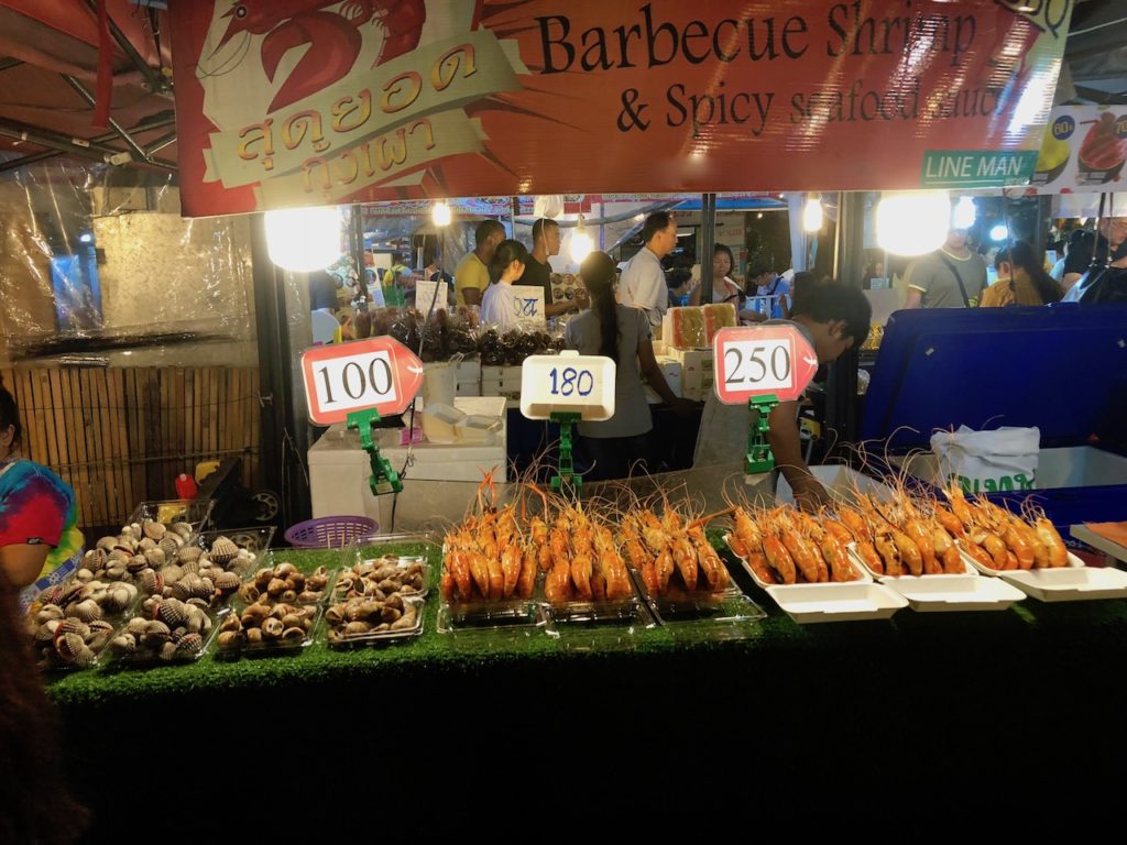 Rot Fai Market Ratchada