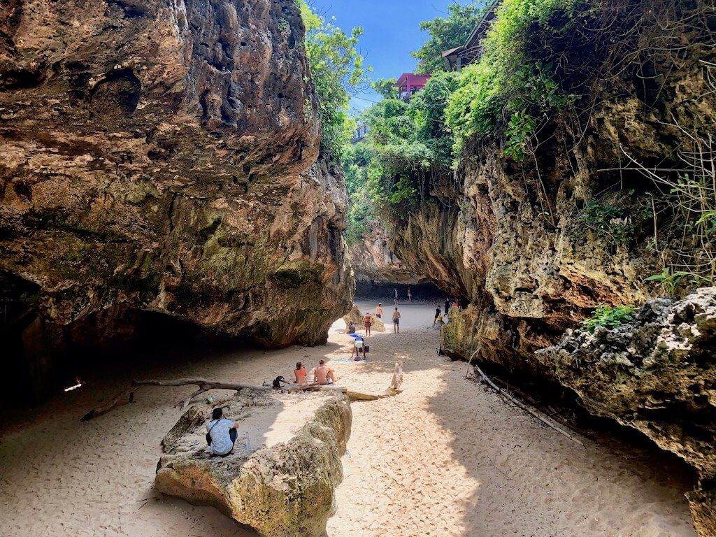 Surf spots in Uluwatu Bali 