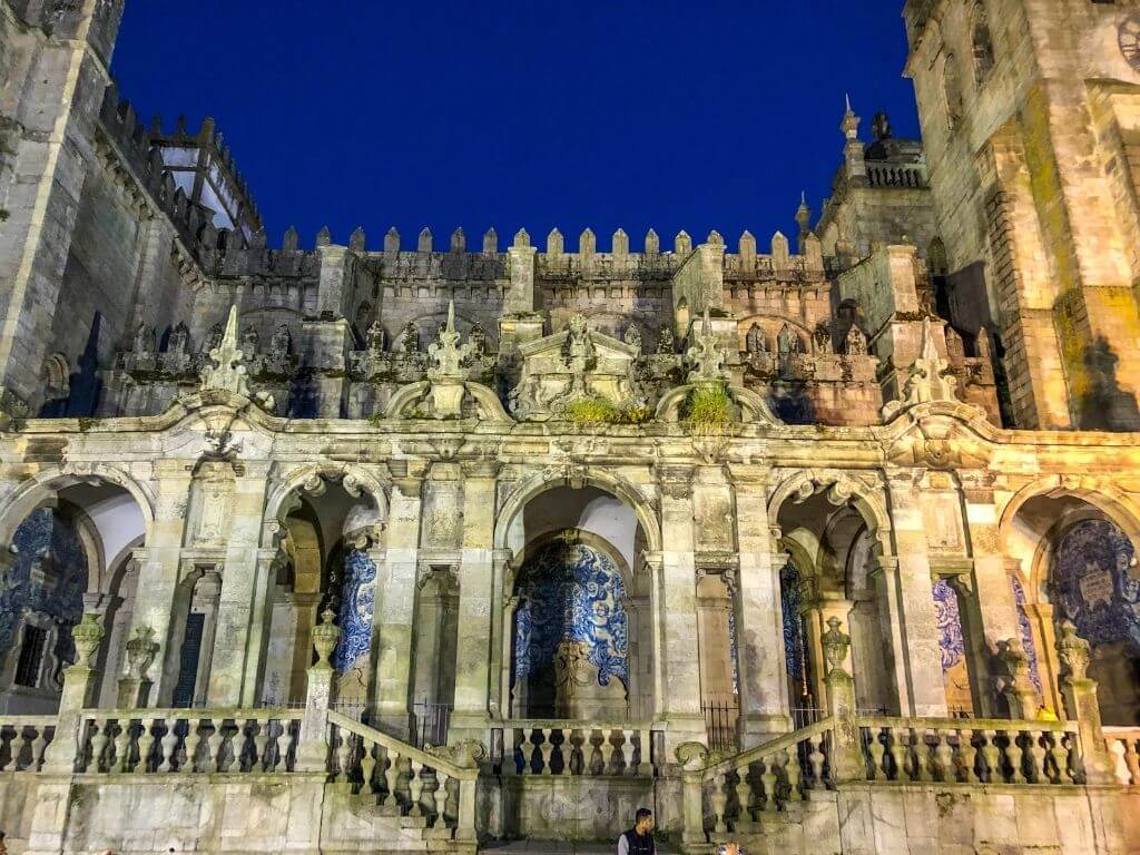 The exterior of the Porto Cathedral after dark