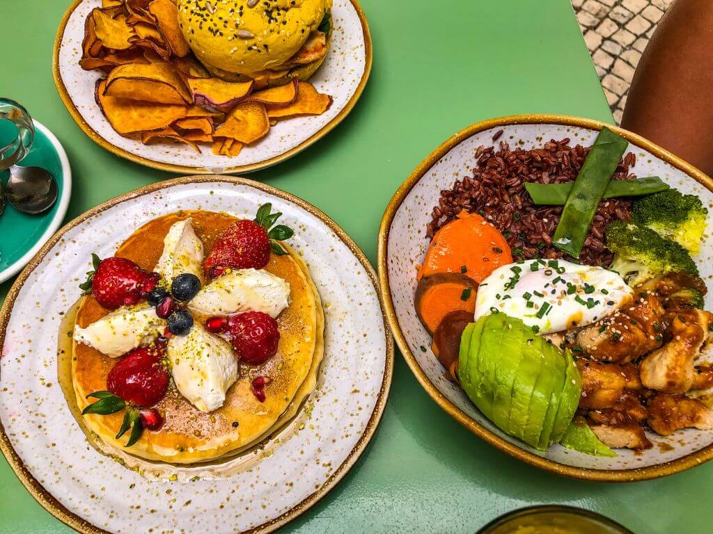 Pancakes and bowls at Nicolau, the best brunch in Lisbon