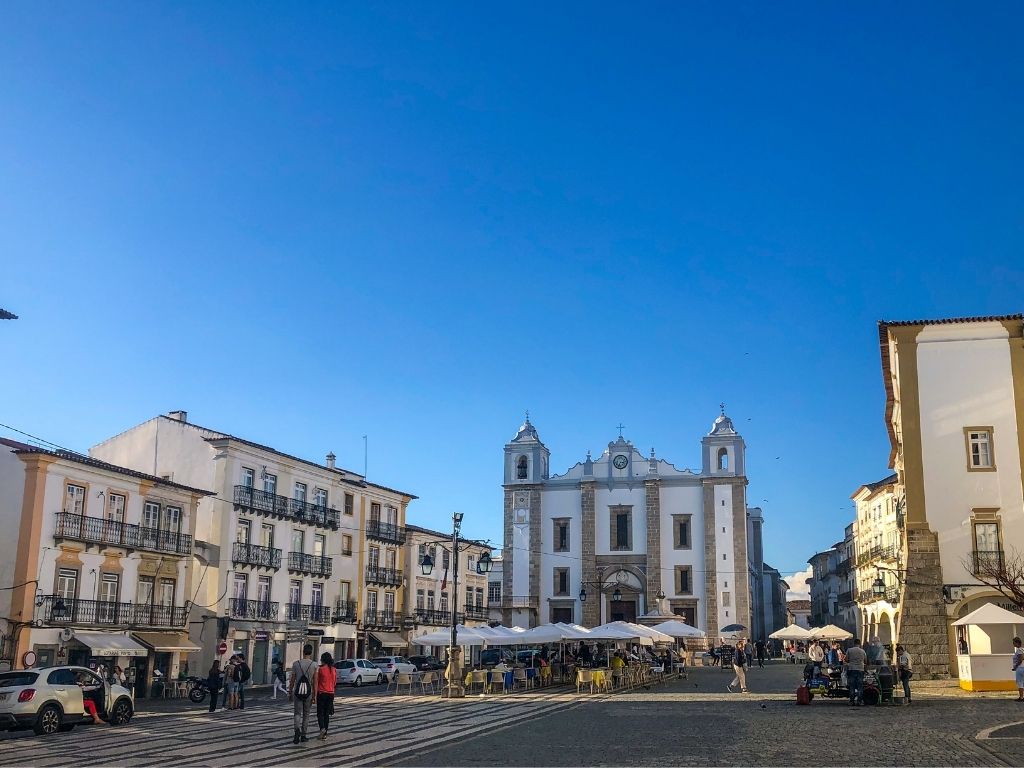 Giraldo Square Fountain in Evora