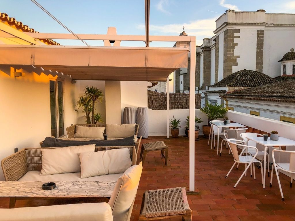 The patio at Valeriana Exclusive GuestHouse