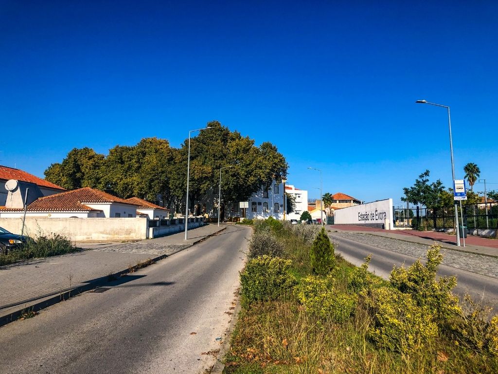 Walking from the Evora train station to the center of town