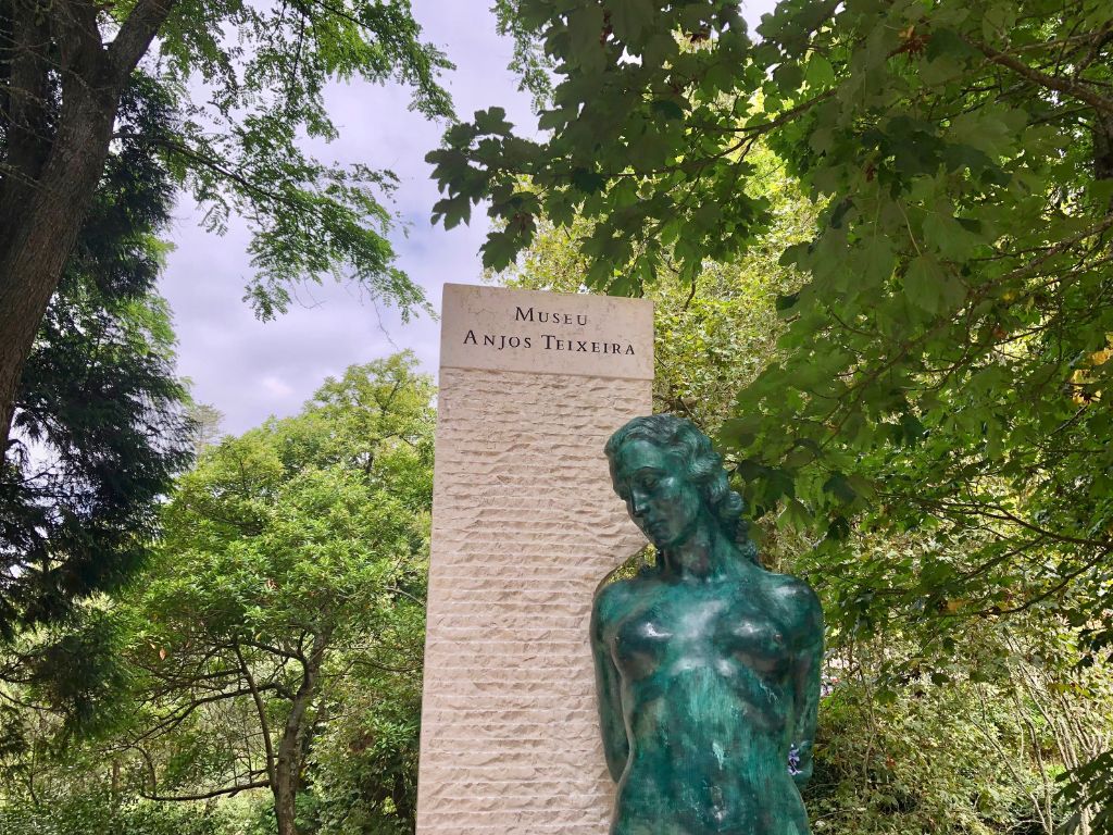 A sculpture and sign outside the Museu Anjos Teixeira